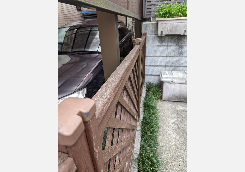 駐車場ラティスを塗装しました1