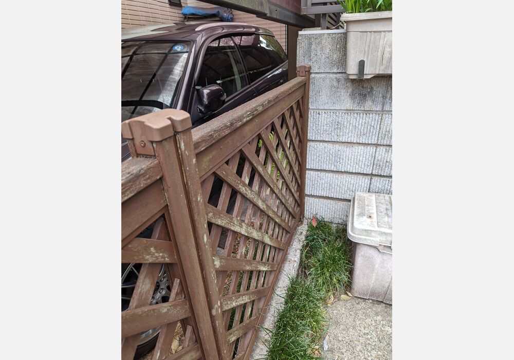 駐車場ラティスを塗装しました2
